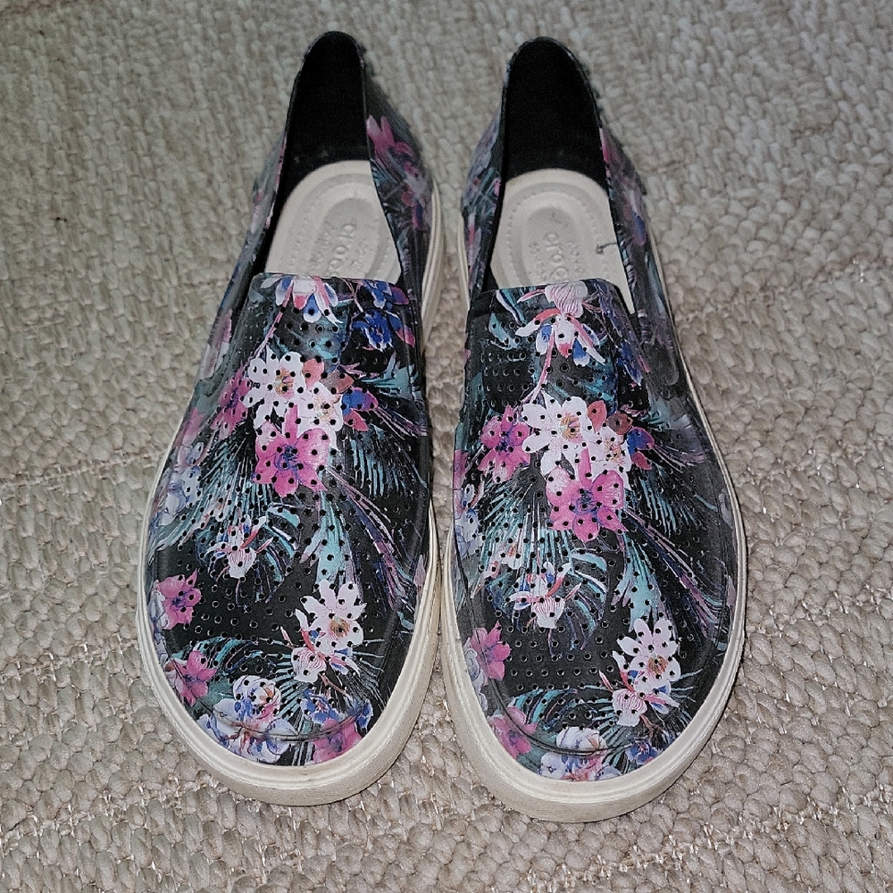 CROCS Black Floral Slip-On Sneakers